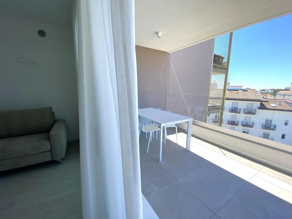 Light Palace 8 - Immobiliare Living Apartment Lido di Jesolo